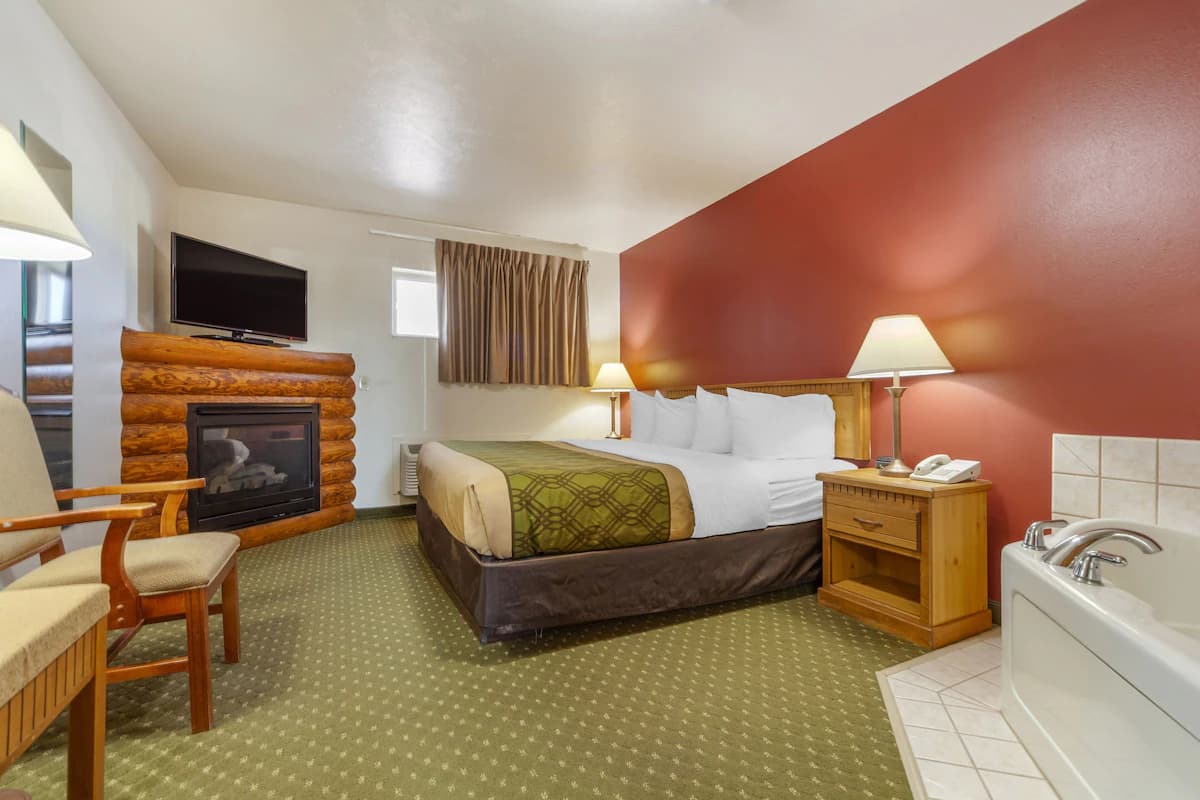 Harmony Inn & Suites Jacuzzi room