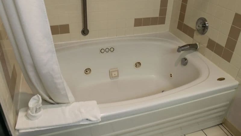 New Victorian Suites Jacuzzi room