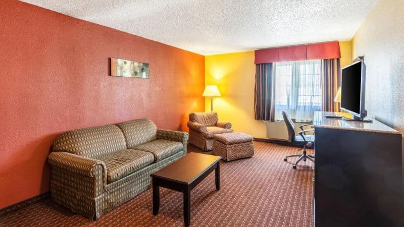 Quality Inn & Suites hotel photo 4