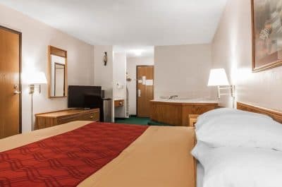 Rodeway Inn Jacuzzi room