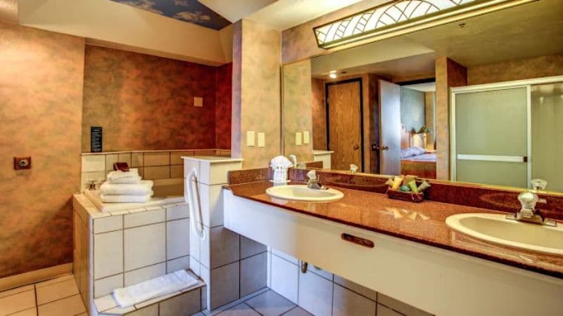 Edgewater Hotel & Casino Jacuzzi room