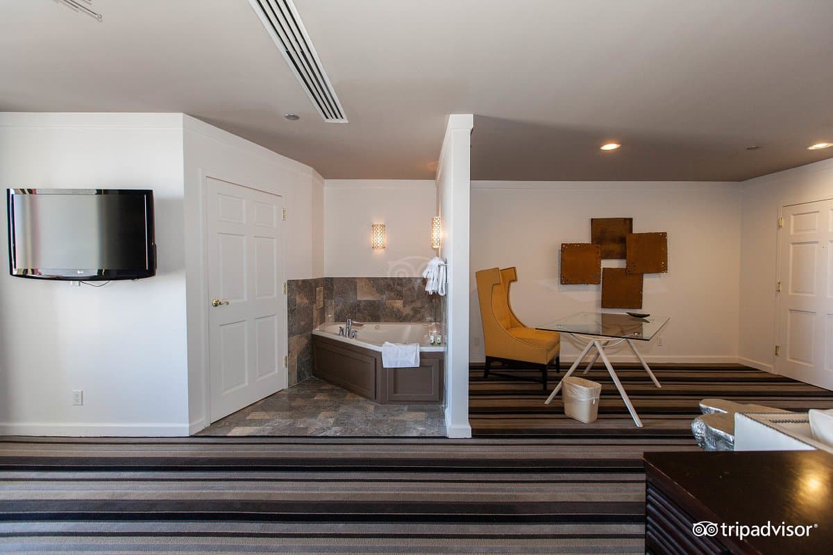 El Cortez Hotel & Casino Jacuzzi room