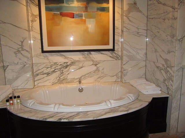Green Valley Ranch Resort and Spa Jacuzzi room