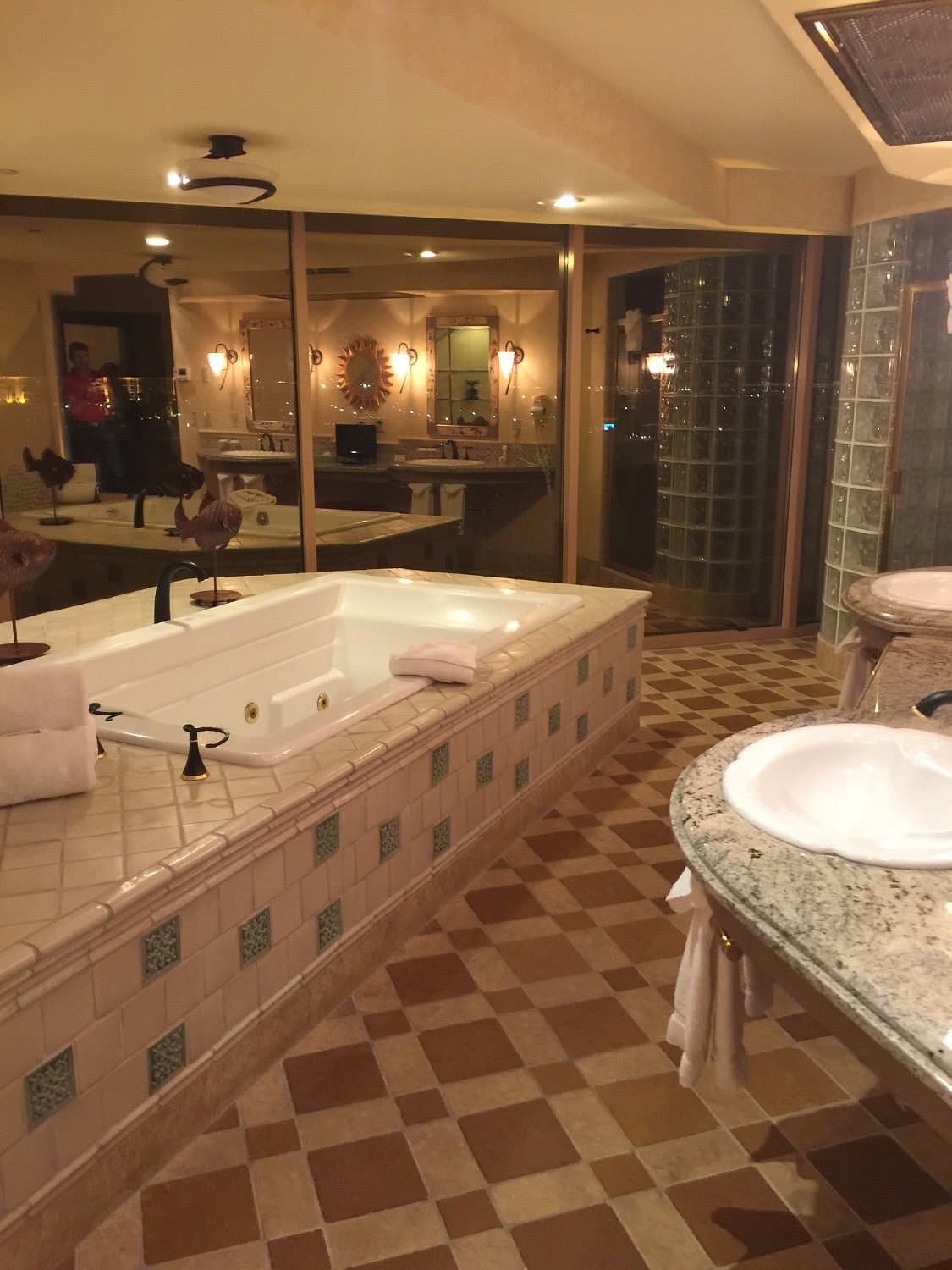 Suncoast Hotel and Casino Jacuzzi room