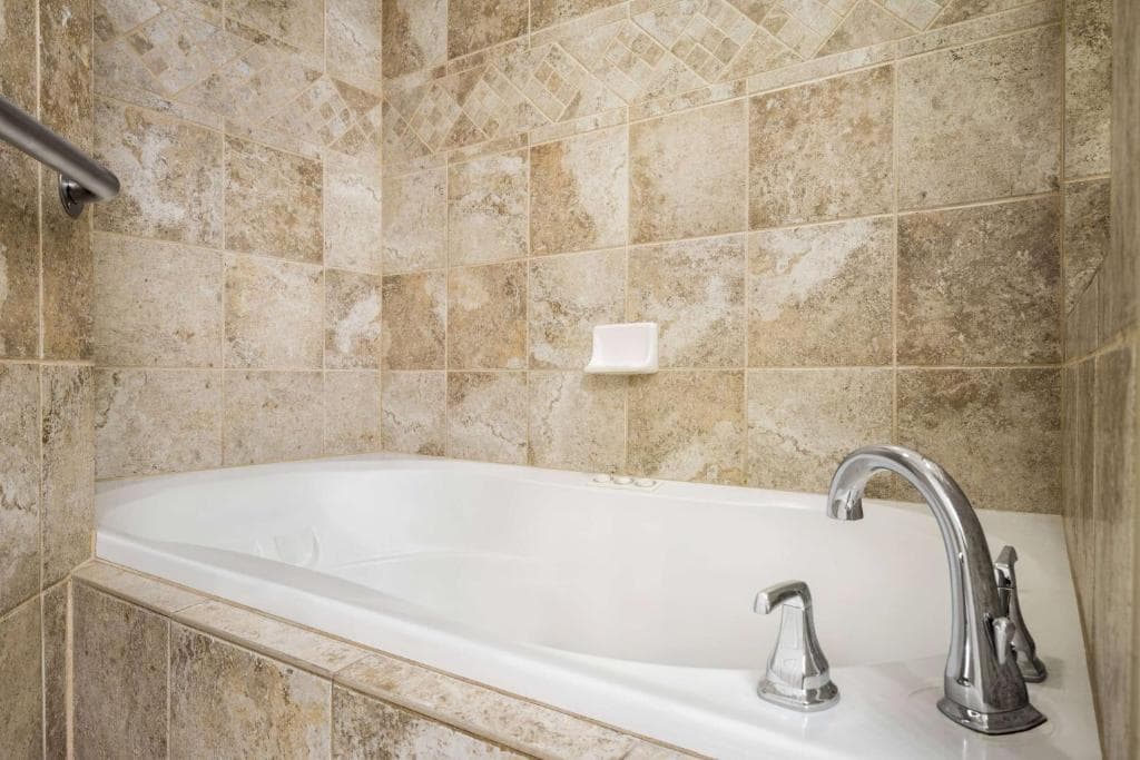 Travelodge by Wyndham Las Vegas Jacuzzi room