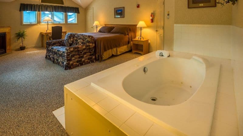 Attitash Mountain Village Jacuzzi room