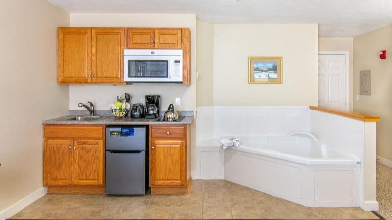 Eastern Slope Inn Jacuzzi room