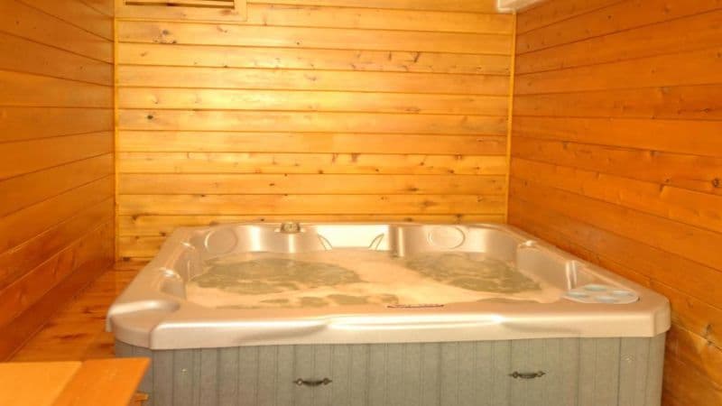 Merrill Farm Inn Jacuzzi room
