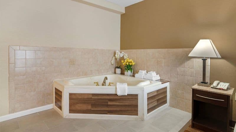 Quality Inn Jacuzzi room