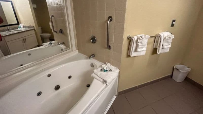Atlantic Palace Suites Jacuzzi room