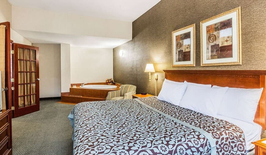 Days Inn by Wyndham Budd Lake Jacuzzi room