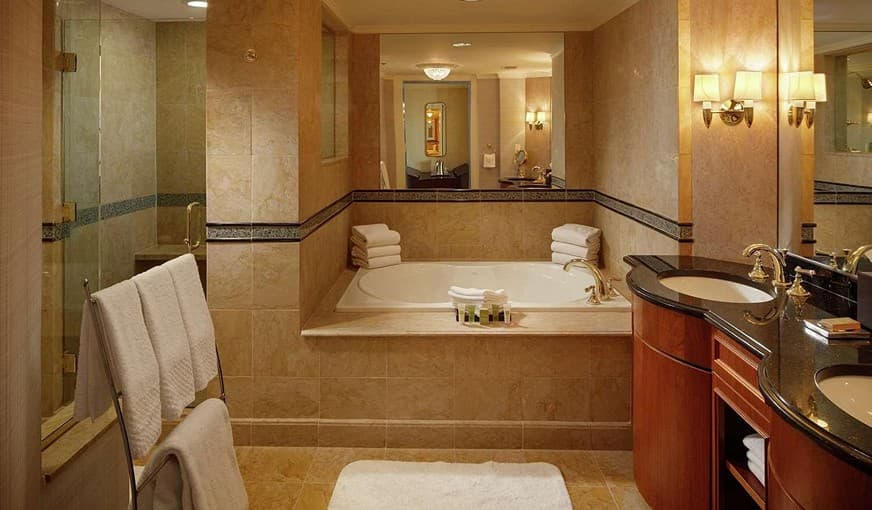Hilton Short Hills Jacuzzi room