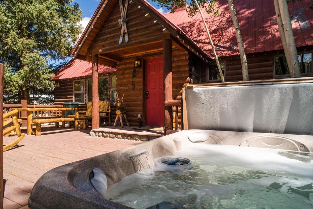 Alpine Village Suites Jacuzzi room