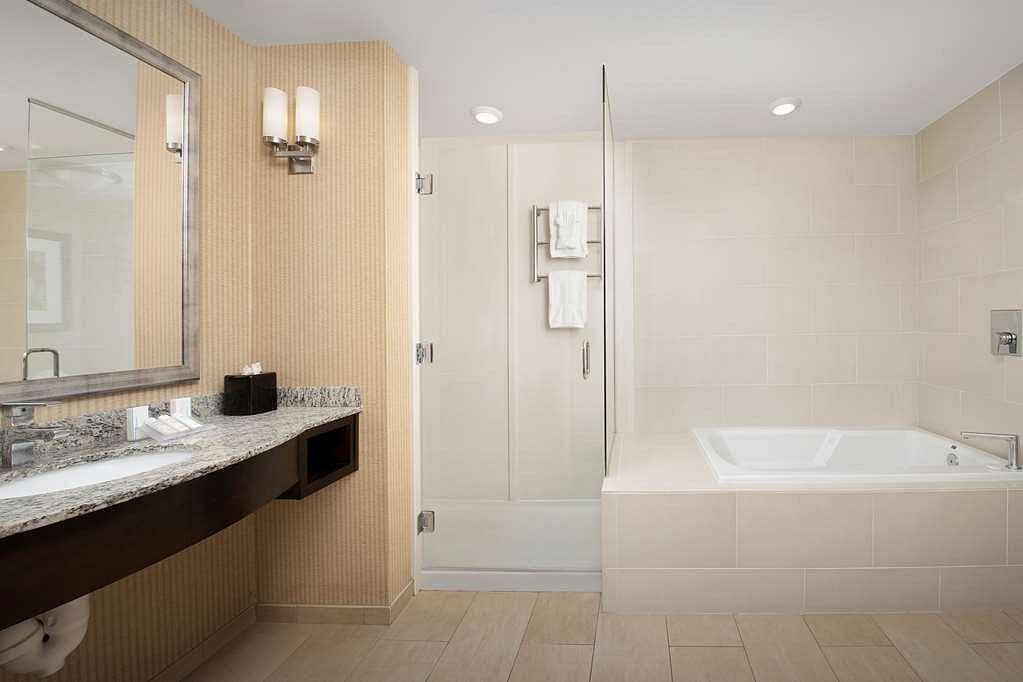Hilton Garden Inn Gallup Jacuzzi room