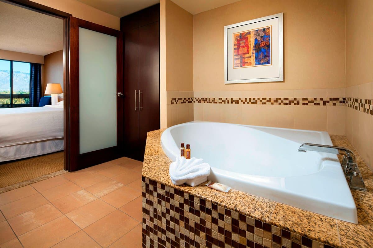 Sheraton Albuquerque Uptown Jacuzzi room