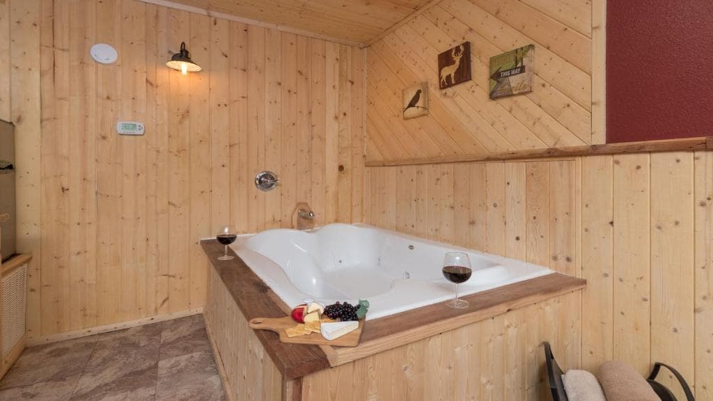 Upper Canyon Inn Jacuzzi room
