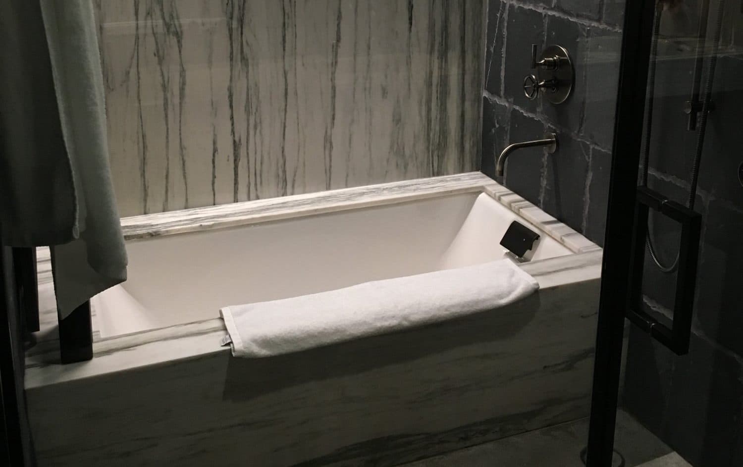 1 Hotel Brooklyn Bridge Jacuzzi room