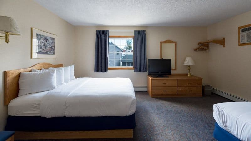 Adirondack Retreat Inn & Suites hotel photo 2