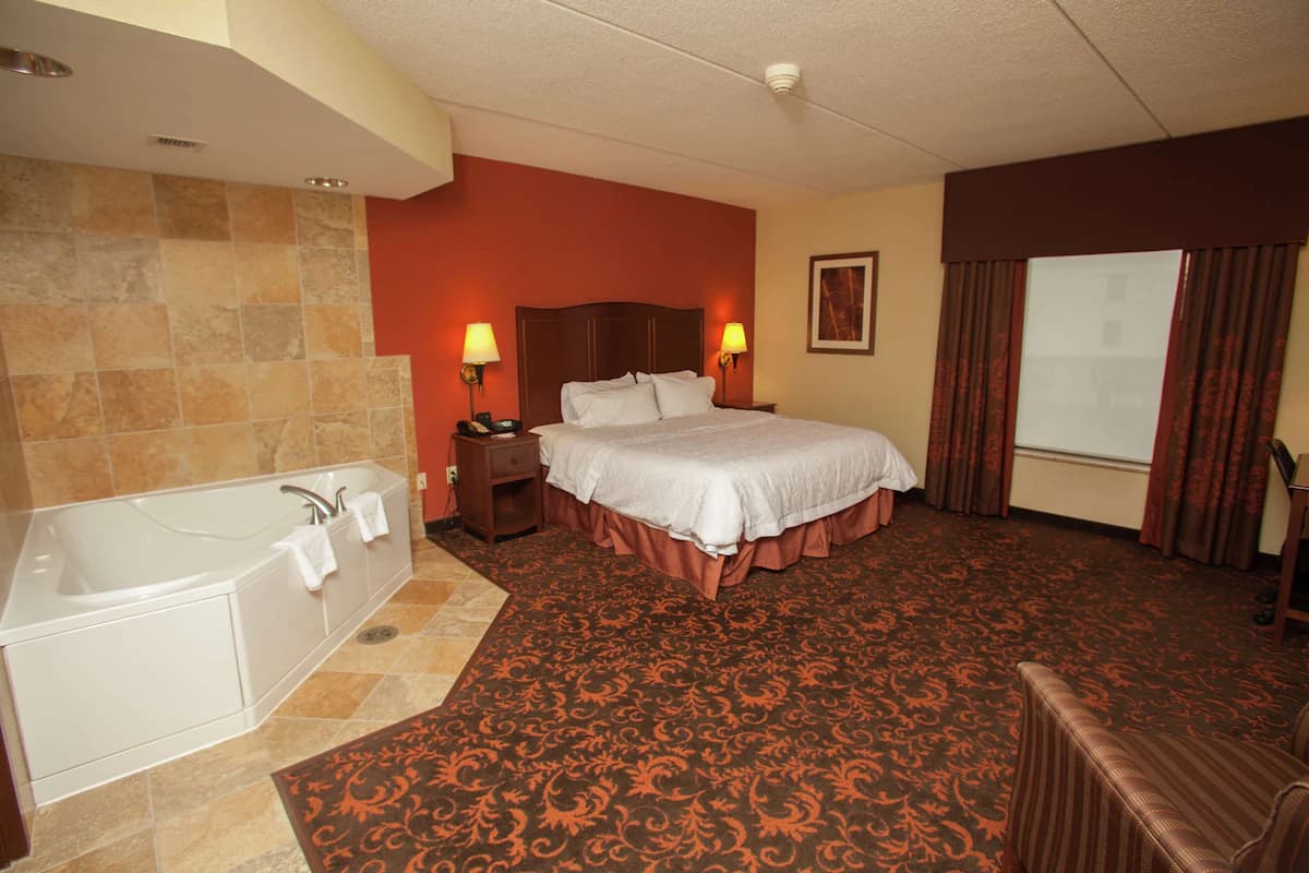 Hampton Inn Elmira Horseheads Jacuzzi room