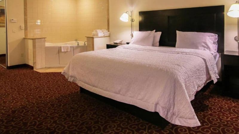Hampton Inn Kingston Jacuzzi room