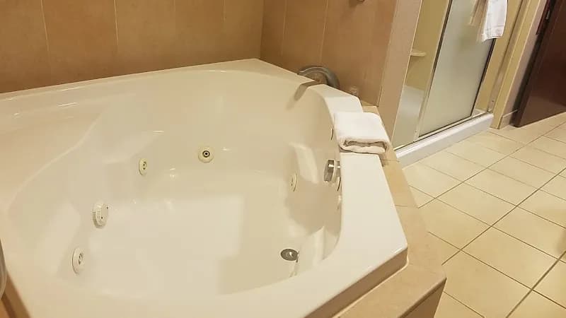Hampton Inn Watertown Jacuzzi room