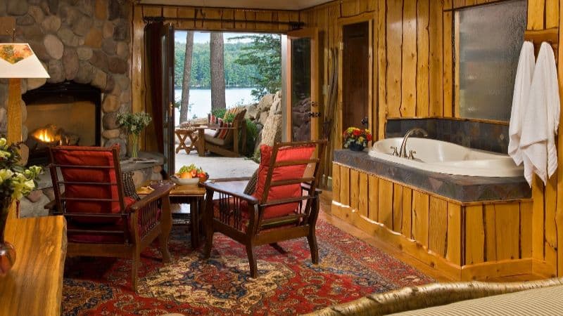 The Fern Lodge Jacuzzi room