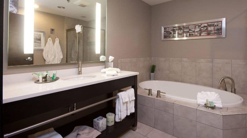 The Giacomo Hotel Jacuzzi room