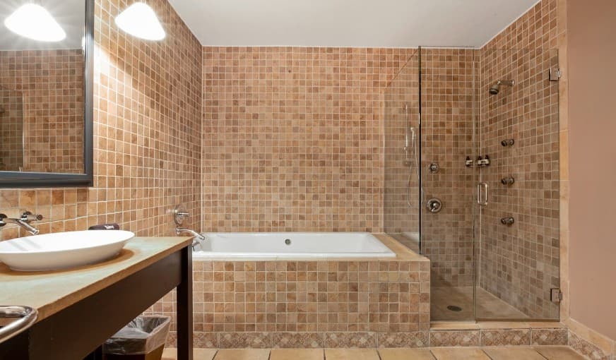 The Harborfront Inn Jacuzzi room