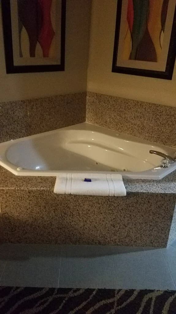 Best Western Plus Suites-Greenville Jacuzzi room