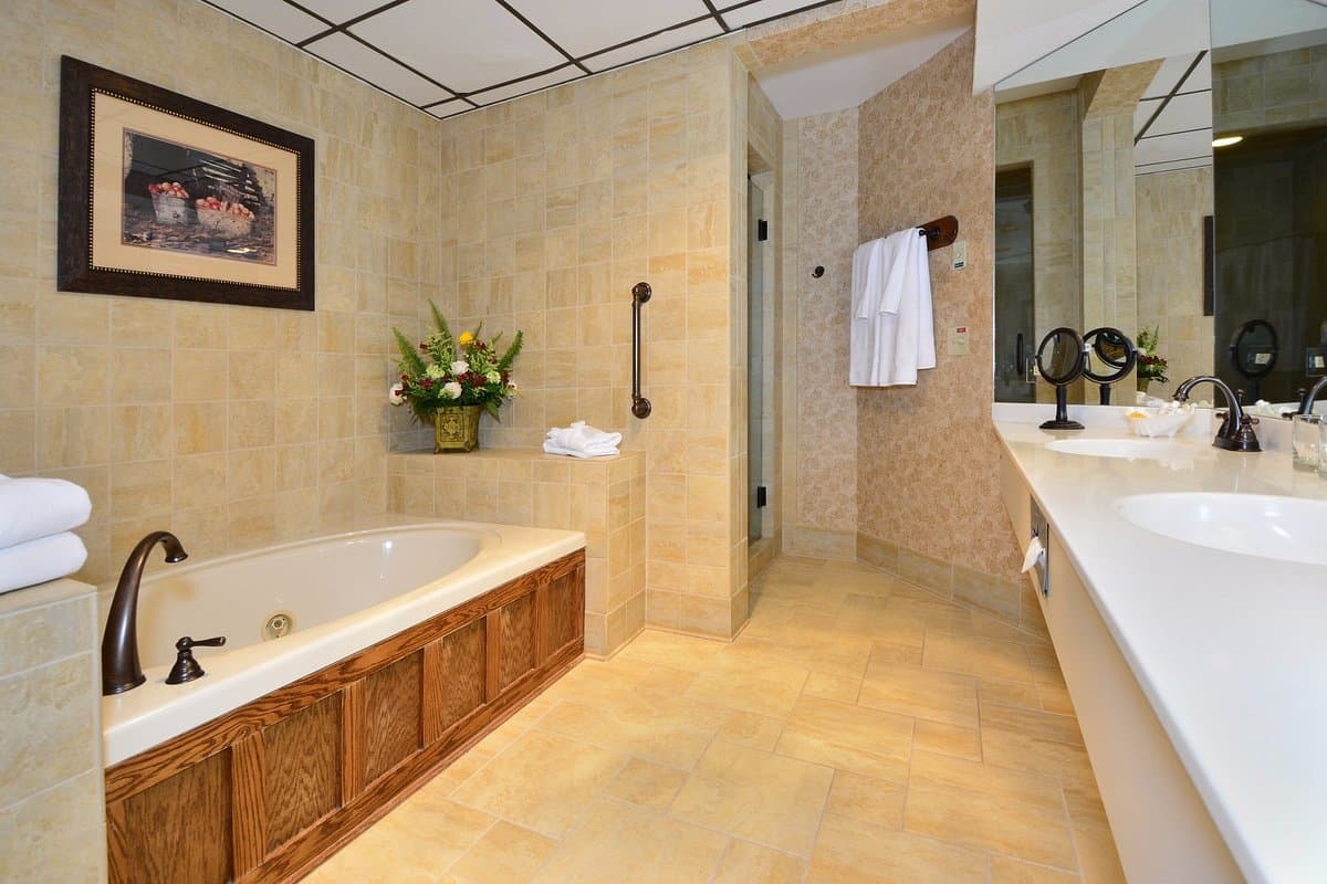 Chetola Resort Jacuzzi room