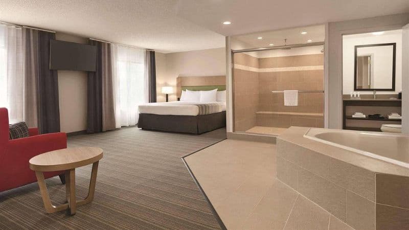 Country Inn & Suites by Radisson, Raleigh-Durham Airport, NC Jacuzzi room