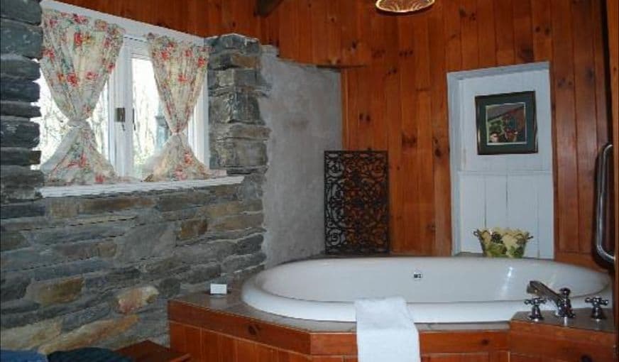 Gideon Ridge Inn Jacuzzi room