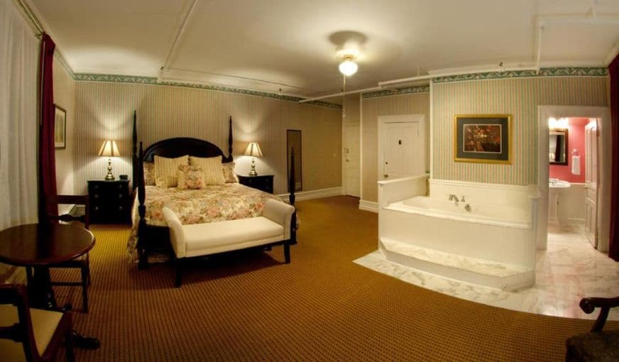 Green Park Inn Jacuzzi room