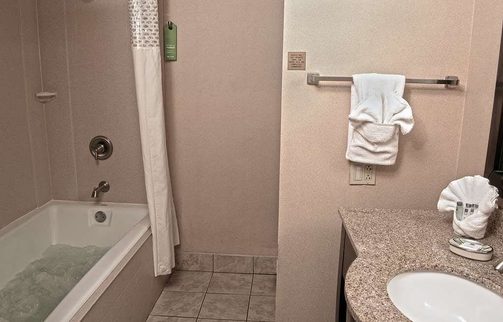 Hampton Inn Sanford Jacuzzi room