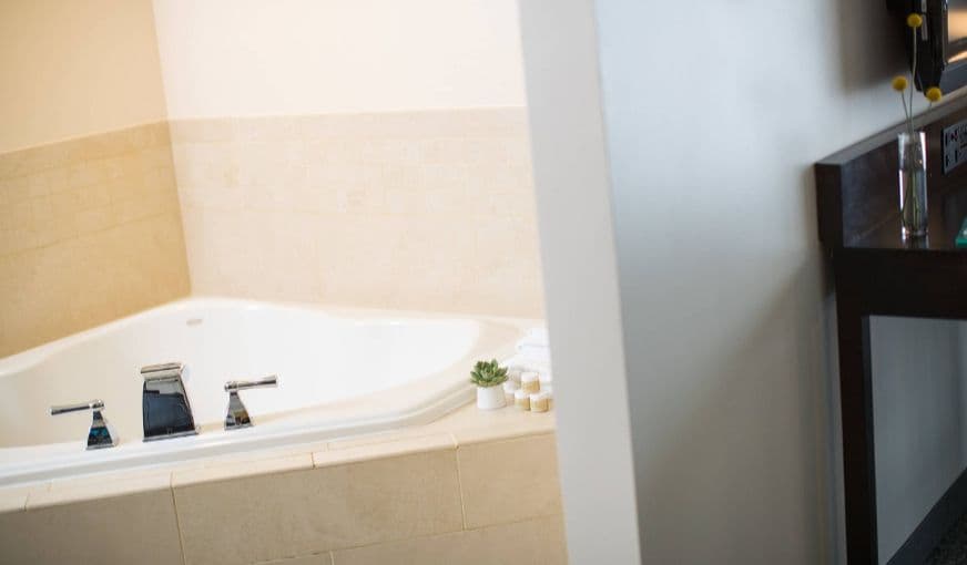 Renaissance Raleigh North Hills Hotel Jacuzzi room