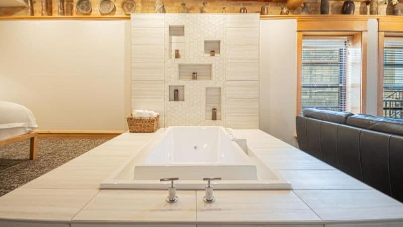 Hotel Donaldson Jacuzzi room