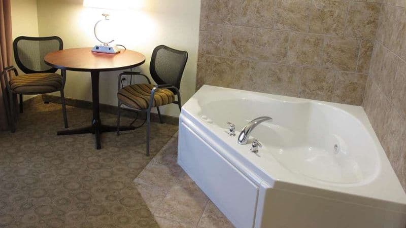 La Quinta Inn & Suites by Wyndham Bismarck hotel photo 2