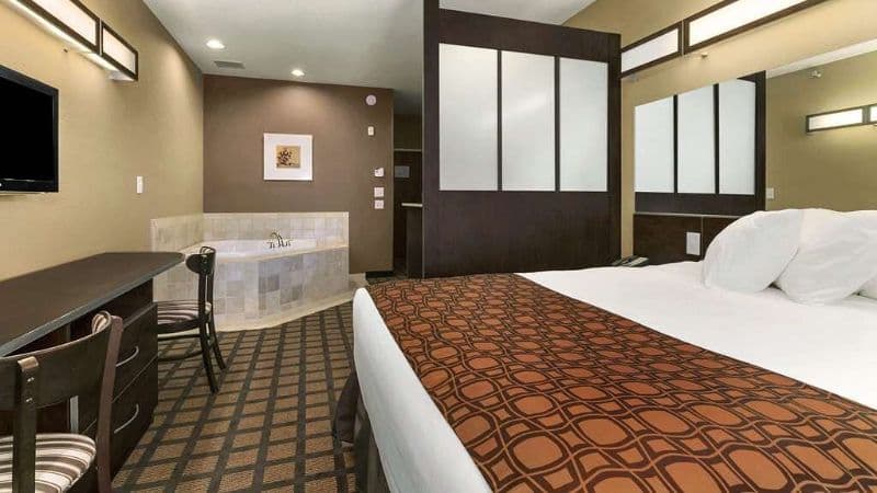 Microtel Inn & Suites by Wyndham Minot hotel photo 2