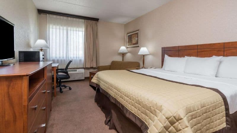 Ramada by Wyndham Fargo hotel photo 2
