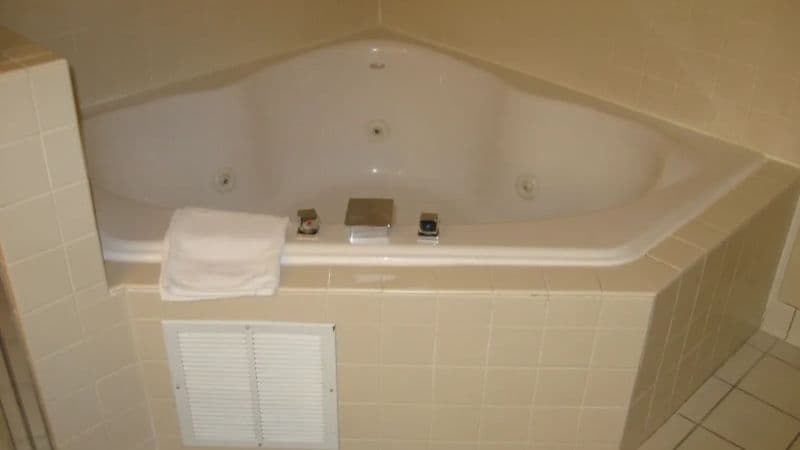 Wingate by Wyndham Fargo Jacuzzi room