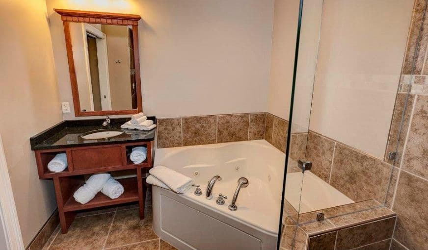 Berlin Resort Jacuzzi room