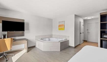Comfort Inn – Painesville Jacuzzi room