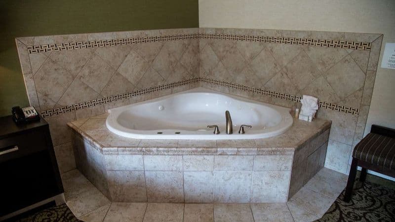 Hampton Inn & Suites Sharon Jacuzzi room