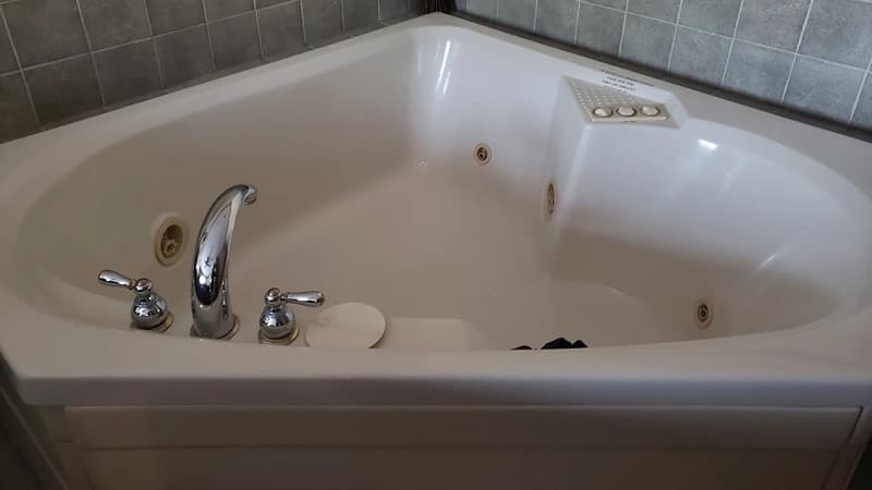 Hearthstone Inn & Suites Jacuzzi room