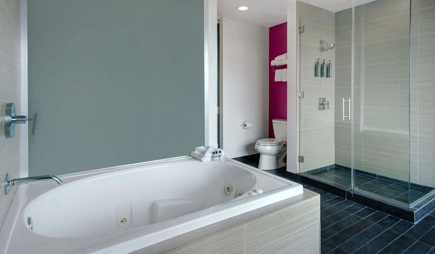 Aloft Oklahoma City Downtown – Bricktown Jacuzzi room