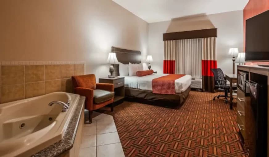 Best Western Plus Memorial Inn Jacuzzi room