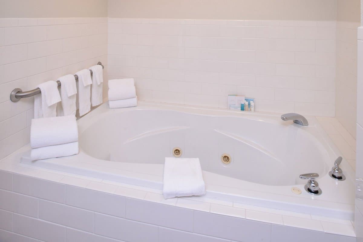Hampton Inn Tulsa-Sand Springs Jacuzzi room