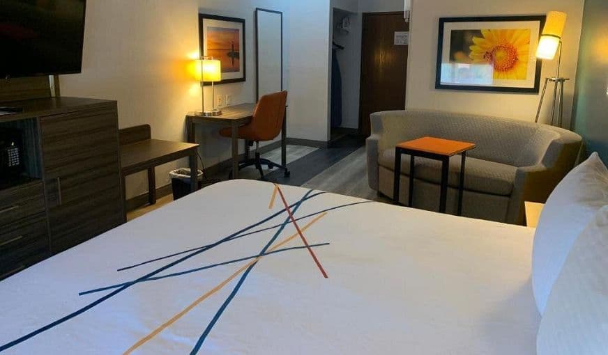 La Quinta Inn & Suites by Wyndham Okc North – Quail Springs hotel photo 3