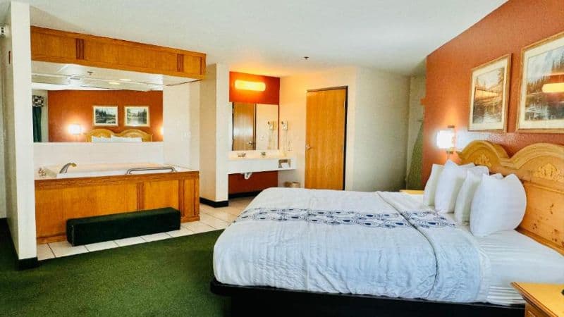 Regency Inn & Suites hotel photo 3
