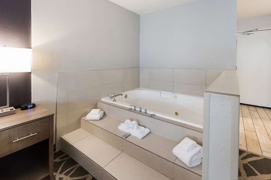 Best Western Mcminnville Inn Jacuzzi room
